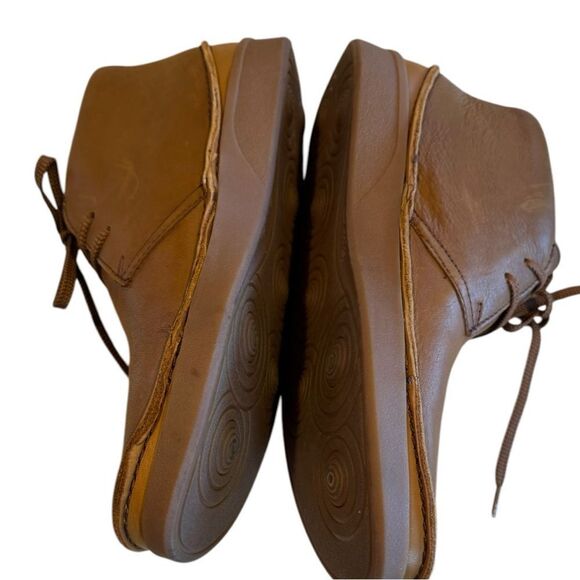 Clarks Tan Chukka Boots for Men - Picture 5 of 9